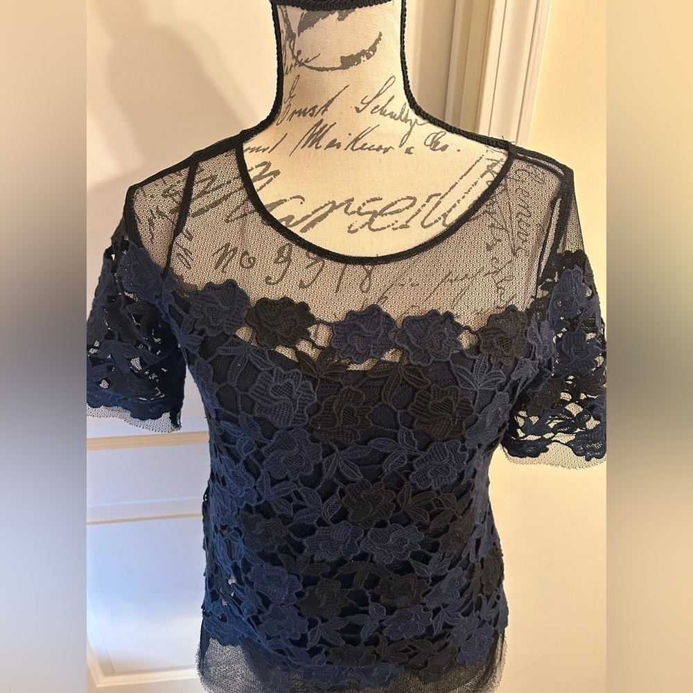 White House Black Market embroidered lace top - Picture 3 of 5